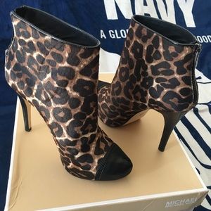 Michael Kors Cynthia bootie